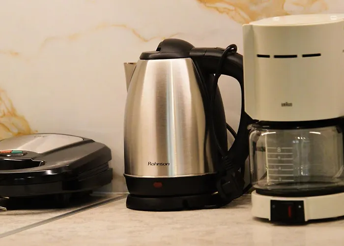 Elena's Nest קסטוריה